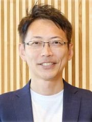 石田 茂 氏