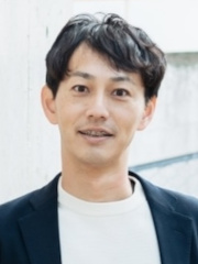 山根 康介 氏