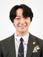 高尾 輝 氏